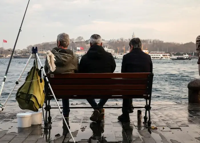 3 mannen die aan het vissen zijn in Noorwegen op haring.